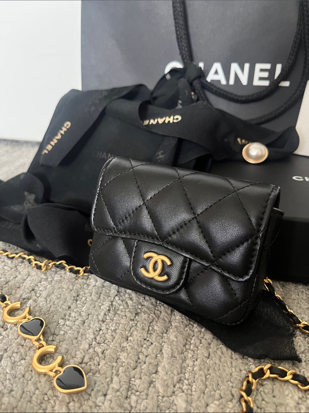 RARE CHANEL 22K Lambskin Black - Belt Bag with Chain - Coco de Toi Amour - Picture 2 of 9